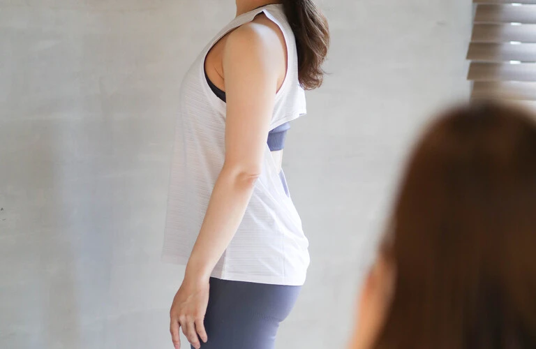 姿勢が崩れると、魅力まで崩れるかも。｜堺筋本町ピラティス鍼灸サロンWELES