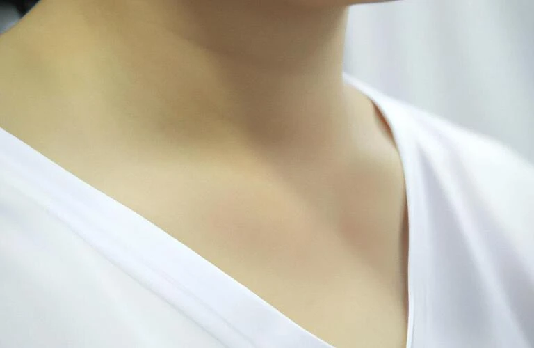 ネックラインスッキリ！安い価格で受けられる美容鍼リフトアップ